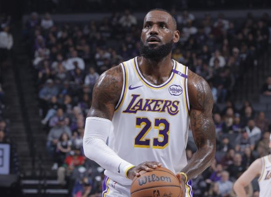 篮球巨星詹姆斯再次逆转比赛,带队取胜 篮球巨星詹姆斯再次逆转比赛,带队取胜