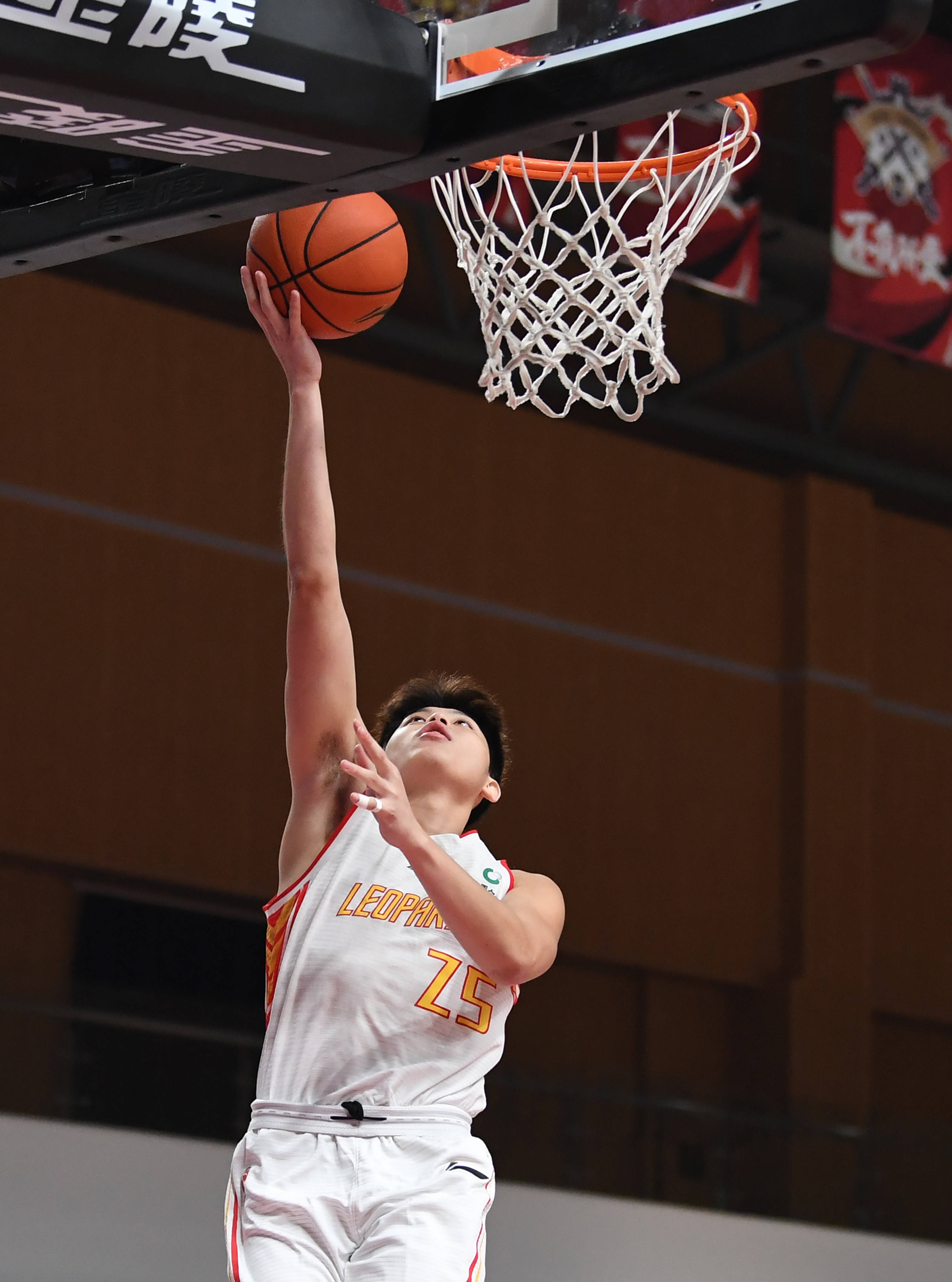 aoa体育课程-深圳男篮再度获胜，球队士气高昂的简单介绍