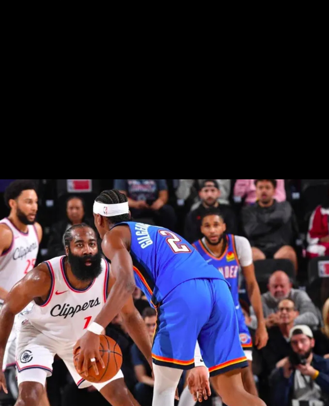 aoa体育新闻-爵士惨遭快船横扫，外线防守漏洞遭多次击穿的简单介绍