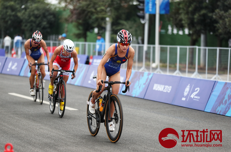 铁人三项选手完成无缝过渡获胜 铁人三项选手完成无缝过渡获胜