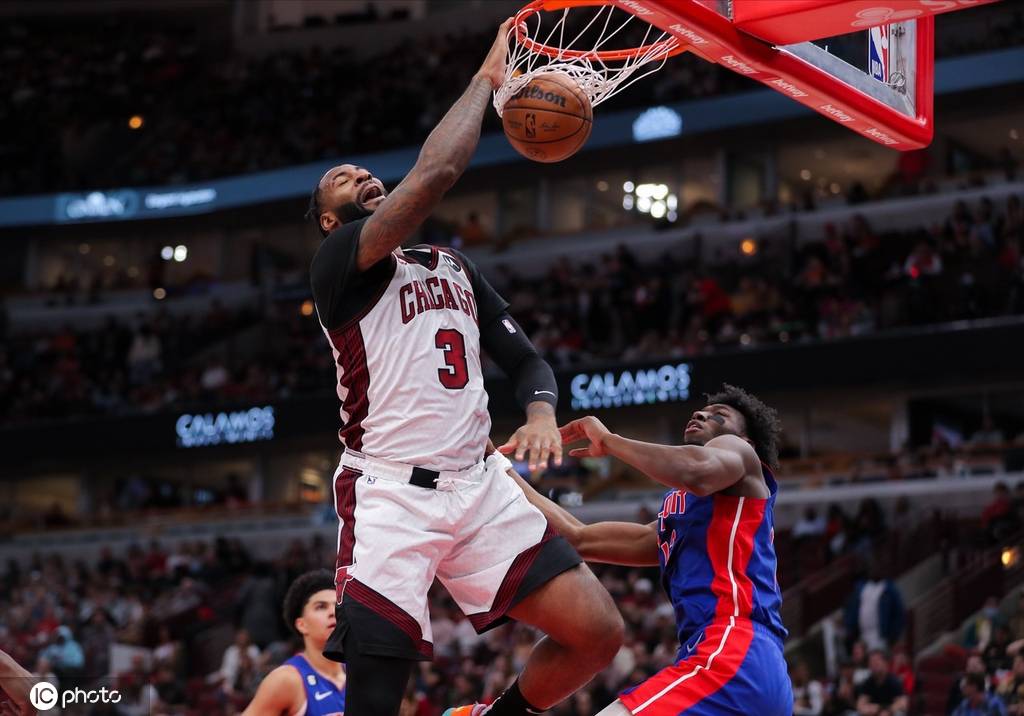 火箭大胜马刺,保持主场不败纪录 火箭大胜马刺,保持主场不败纪录