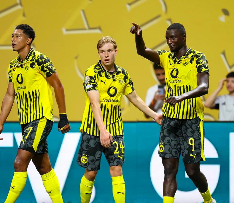 包含多特蒙德争夺胜利期待迈向胜利之路的词条