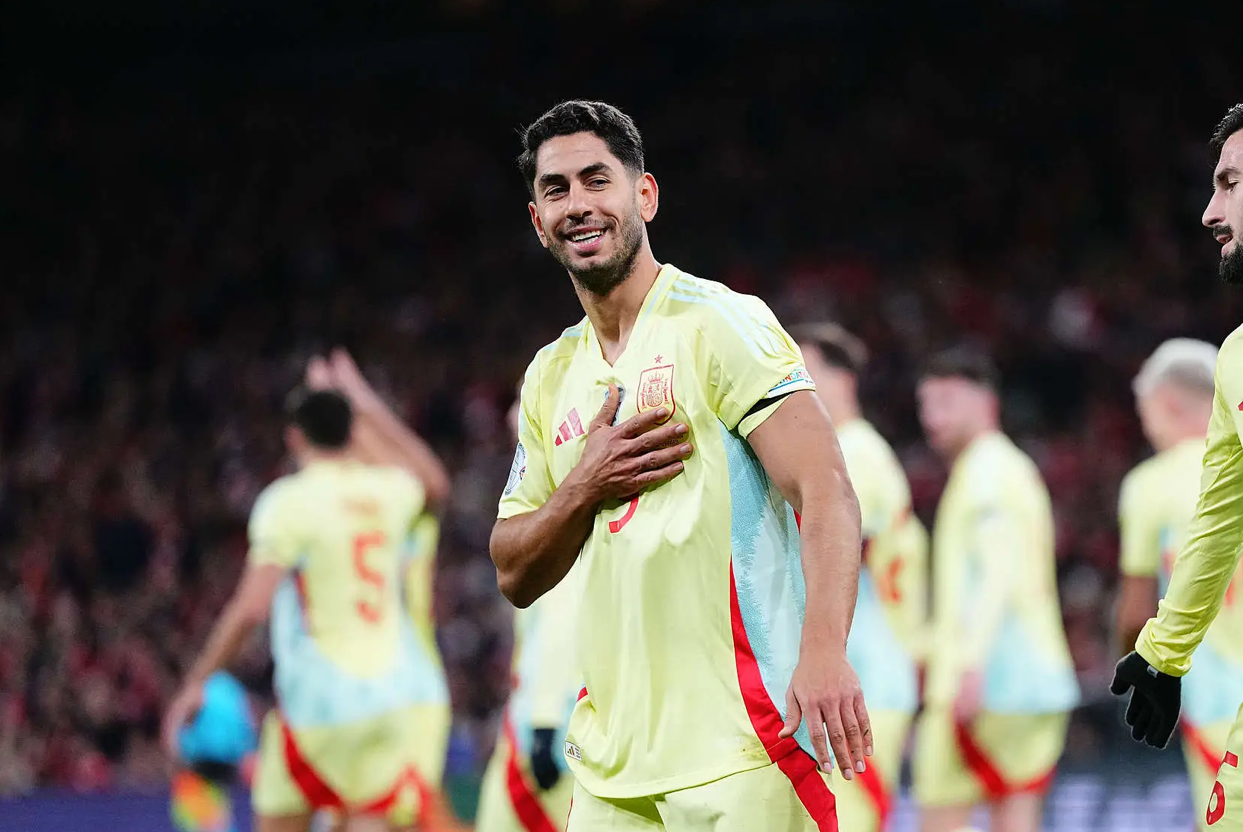 西班牙豪取5连胜，夺得小组头名！的简单介绍