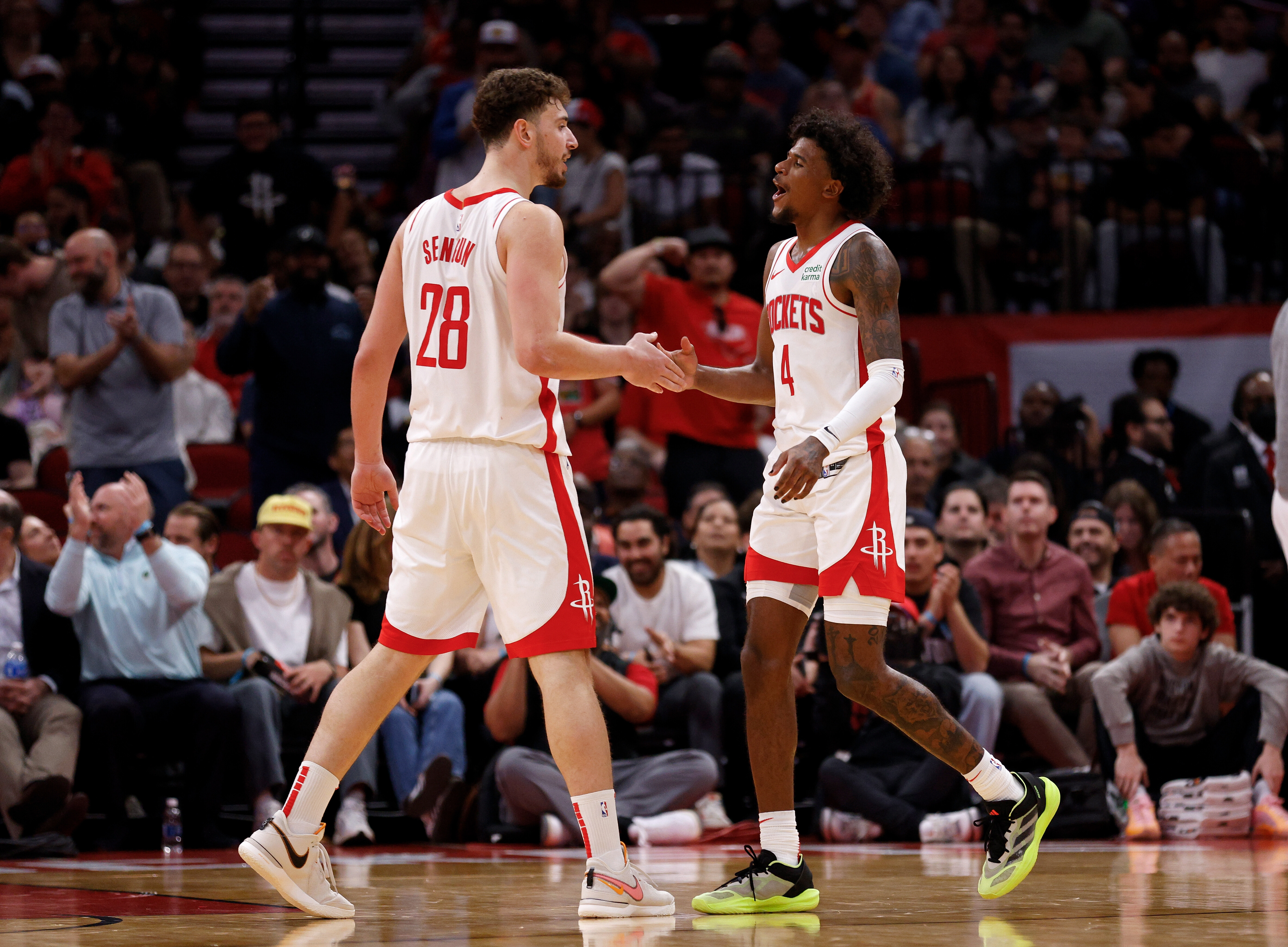 火箭队篮板球占优，摧毁对手防线的简单介绍