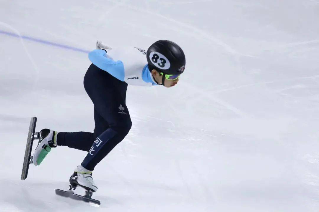 运动员们在比赛中展现了出色技术