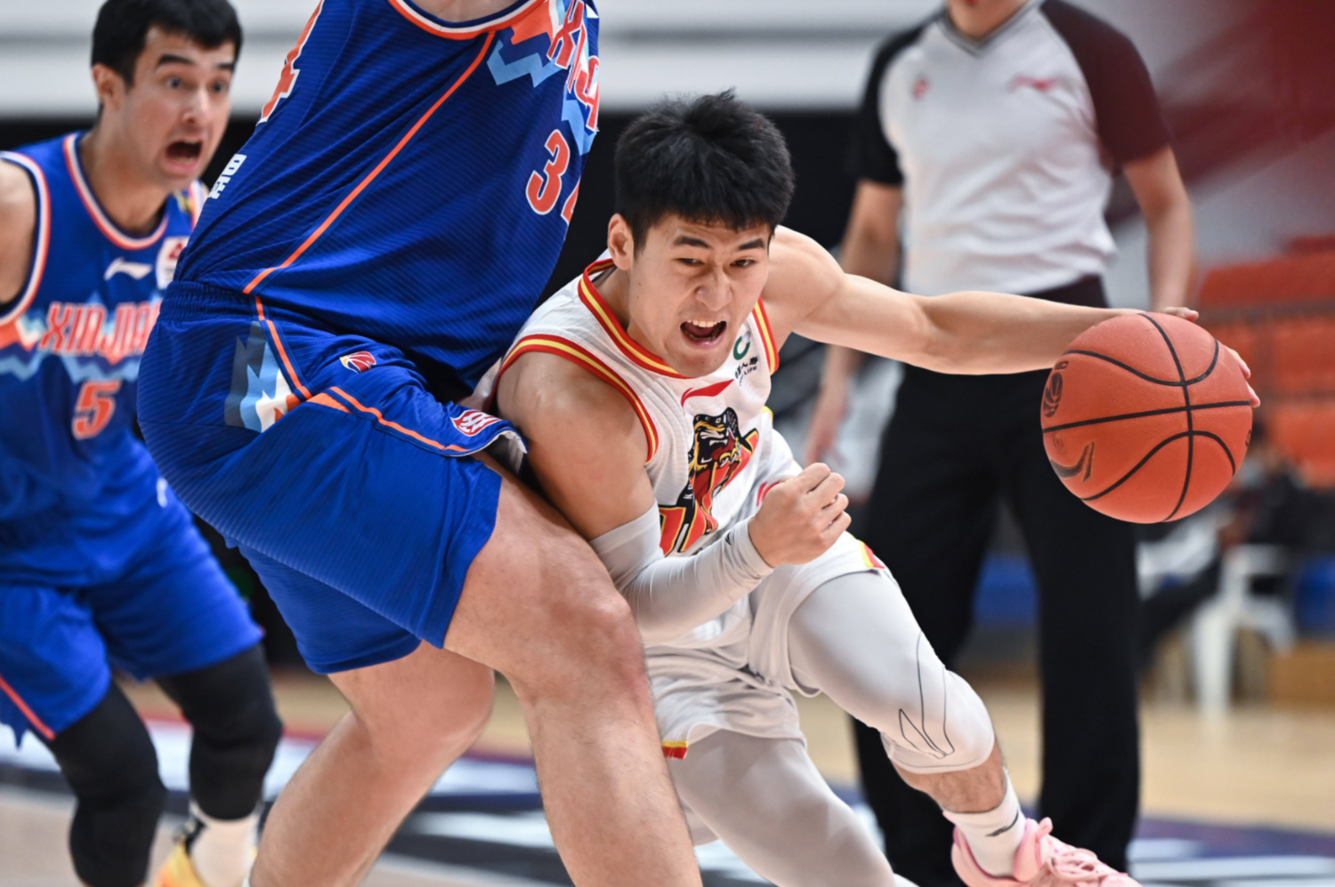 吉林队大胜四川队，球员表现稳定