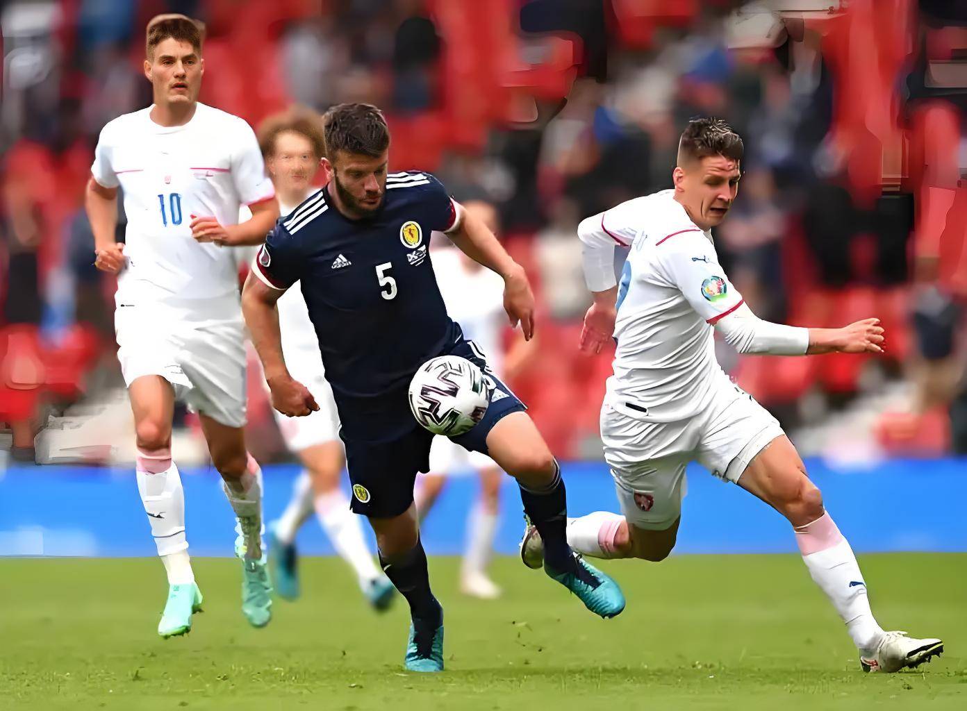 包含克罗地亚对阵法国，争夺晋级机会的词条